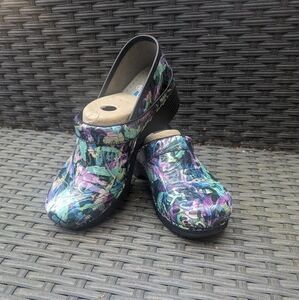 Dansko LT Pro New Size 40 Watercolor Tooled Patent Clogs